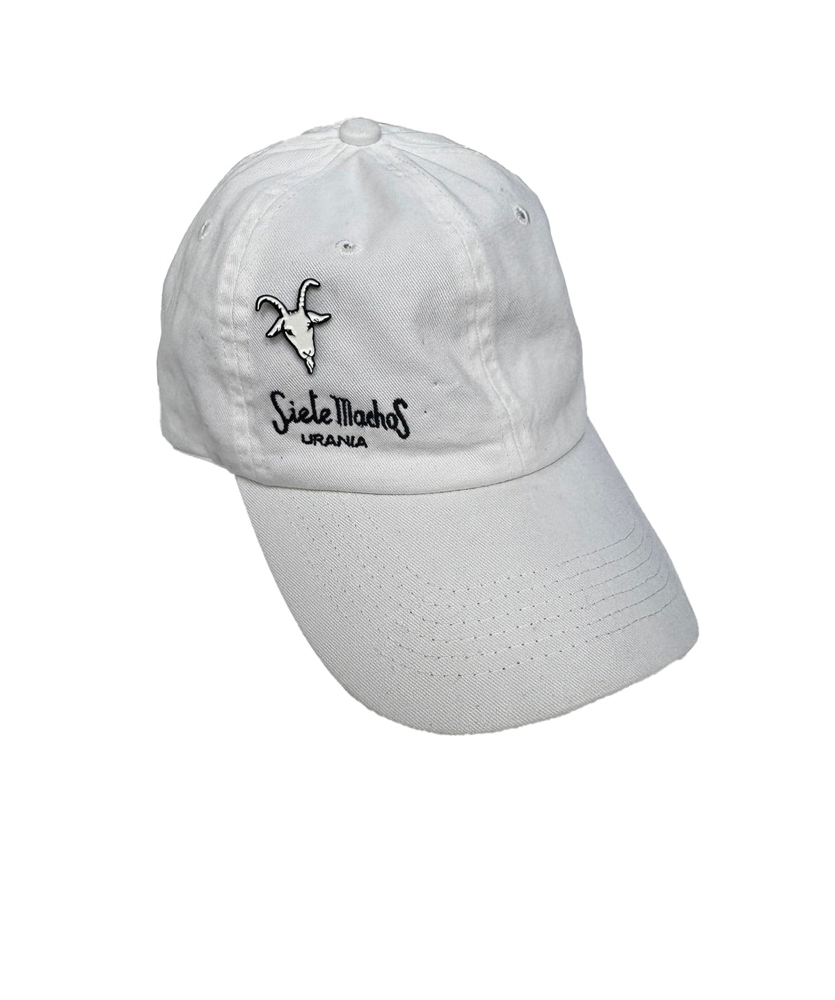Gorra con pin de Chivo